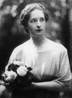 Marija Vera  - Privatna fotografija - Dresden, 1914 ali 1915.
Fotografija je last: AGRFT.
Neg.: S.XXIV, 26; sig. 880