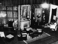 Partija šaha - Drenovec, Bratina, Danilova, Slavec - France Bevk: Partija šaha - I. dej. SNG Drama Ljubljana, 9. 4. 1940.
Fotografija je last: SLOGI (SGM).
Neg.: S.LXIII, 33; neg. 1575