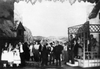 Carl Zuckmayer: Veseli vinograd - Boltar, Medved, ?, Cesar, ? Levar, Lipah, Jerman, ?, Rakar, Železnik - SNG Drama Ljubljana, 5. 11. 1932.
Fotografija je last: SLOGI (SMG).
Neg.: S.LXXIV, 54, sig. 3234
