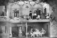 J. N. Nestroy: Pritličje in prvo nadstropje - zgoraj: Lipah, Juvan, Kralj, Boltar, spodaj: Juvan, Skrbinšek, Železnik, Danilova, Levar - SNG Drama Ljubljana, 24. 9. 1931.
Fotografija je last: SLOGI (SMG).
Neg.: S.LXXII, 74, sig. 3230