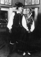 Cvetko Golar: Vdova Rošlinka - Levar, Danilova - SNG Drama Ljubljana, 27. 4. 1930.
Fotografija je last: SLOGI (SMG).
Neg.: S.LXXII, 71, sig. 3227